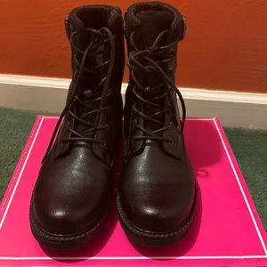 Stylish lace up boots women’s size 8.5